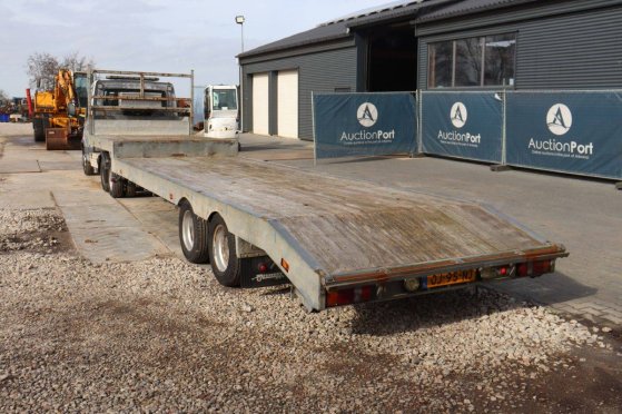 Iveco Daily 35C17 Diesel 166hp 2006 BE tractor with semi-low loader VELDHUIZEN P35-5A 2007 2 Lowloader semi-trailers image 4