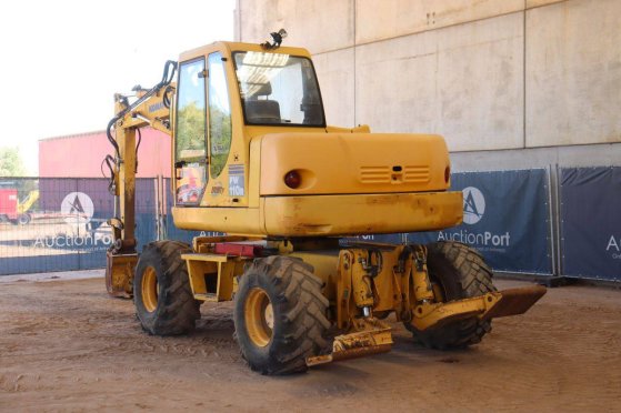 Wheel excavator Komatsu PW110R Diesel 69kW 2005 915 2005 2 Wheeled Excavators image 4