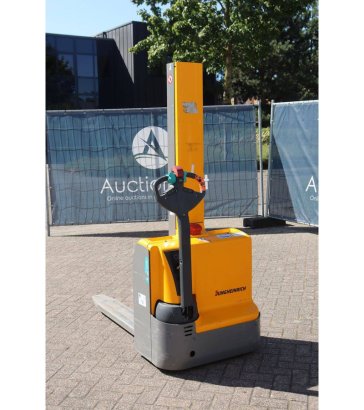 Stacker Jungheinrich EMC 110 Electric 1000kg 2018 EMC 110 2018 2 image 4