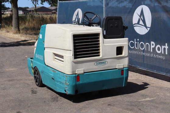 Sweeper Tennant 6400 Diesel 12kW 2002 TENNANT 6400 2002 2 image 4