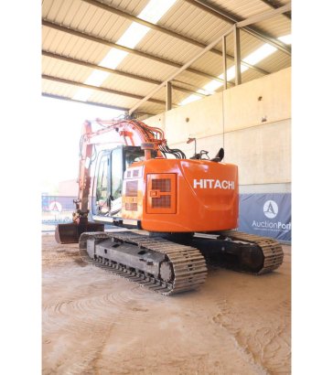 Crawler excavator Hitachi ZAXIS 225USLC-5B Diesel 122kW 2015 ZAXIS 225USLC-5B 2015 2 Crawler Excavators image 4