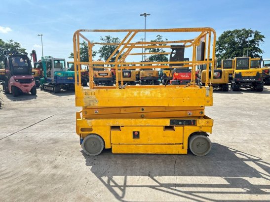 Scissor lift Haulotte Compact 8 Electric 2006 Haulotte Compact 8 2006 2 Scissor Lifts image 4