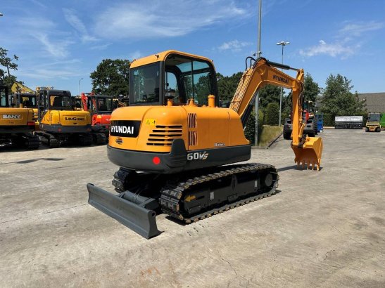 Crawler excavator Hyundai R60VS Diesel 40.5kW 2019 R60VS 2019 2 Crawler Excavators image 4