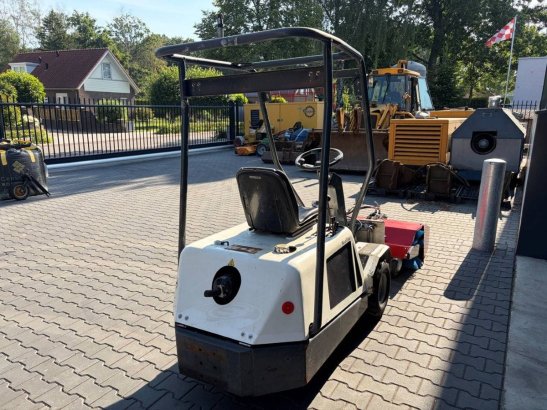 Weedtrac Diesel implement carrier with various attachments Weedtrac 2 image 4