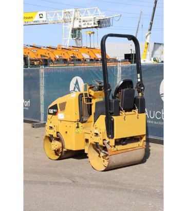 Tandem vibratory roller Caterpillar CB1.7 Diesel 18.4kW 2018 CB1.7 2018 2 image 4