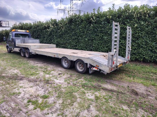 BE Combination Iveco Daily 3.0 Diesel 170hp 2005 with Semi-Low Loader VELDHUIZEN P33-7A 2005 2 Lowloader semi-trailers ima...