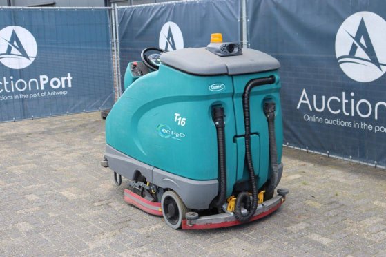 Tennant T16 Electric Scrubber 3.9kW 2013 TENNANT T16 2013 2 image 4