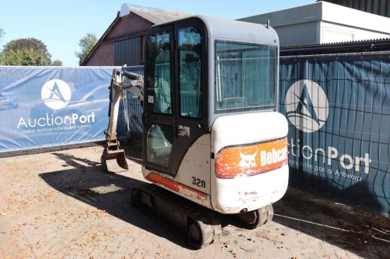 Mini excavator Bobcat 320 Diesel 11.6kW 2002 320 2002 2 image 4