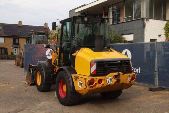Caterpillar 908H Diesel 62kW Wheel Loader 2009 908H 2009 2 Wheel Loaders image 4