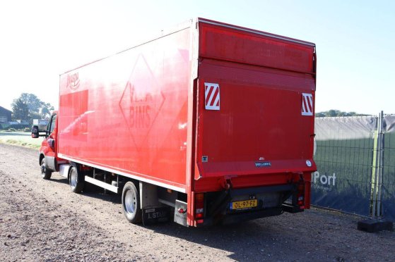 Iveco 40C18 Diesel 180hp 2018 Refrigerated Box Truck with Veldhuizen Trailer 40C18 2018 2 Refrigerated vans image 4