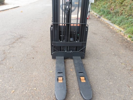 Noblelift SWB-130D Electric Stacker 1300kg 3.51m 2026 New Noblelift SWB-130D 2026 1 image 4