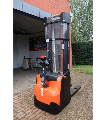Toyota SWE200 Electric Stacker 2000kg 3.5m 2019 SWE200 2019 2 image 4