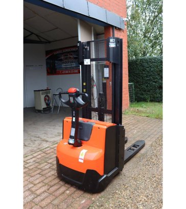 Stacker Toyota SWE120L Electric 1200kg 2.9m 2019 SWE120L 2019 2 image 4