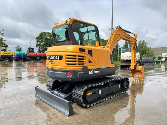 Midi excavator Hyundai R60VS Diesel 2016 R60VS 2016 2 Crawler Excavators image 4