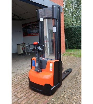 Toyota SWE140 Electric Stacker 1400kg 3.2m 2017 SWE140 2017 2 image 19