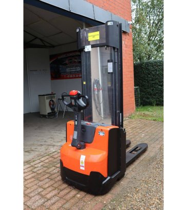 Toyota SWE140 Electric Stacker 1400kg 3.25m 2017 SWE140 2017 2 image 19