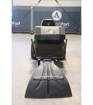 John Deere X950R Diesel Ride-on Mower 2014 John Deere X950R 2014 2 image 5