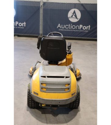 Stiga Park Pro 25 AWD Petrol Ride-on Mower 2011 Stiga Park Pro 25 AWD 2011 2 image 5