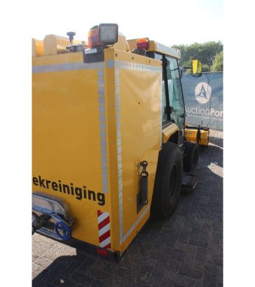 Mini tractor Kubota STV40 Diesel 2006 with sweeping brush Version STV40 2006 2 image 5