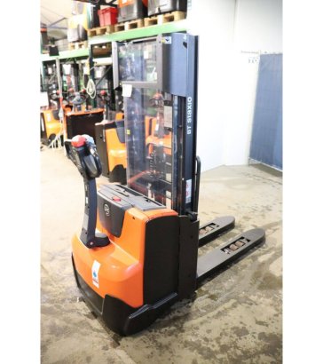 Toyota BT SWE140L Electric Stacker 1400kg 2.7m 2014 BT SWE140L 2014 2 image 5