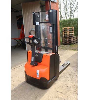 Stacker BT SWE 140L Electric 1400kg 2.65m 2015 BT SWE 140L 2015 2 image 5