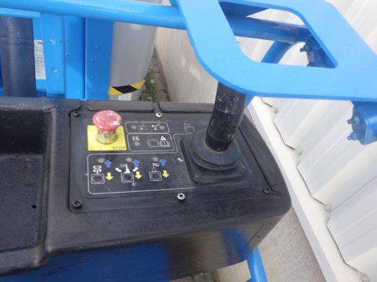 Genie GR-26J 9.90m Electric Mast Lift 2014 GR-26J 2014 2 image 5
