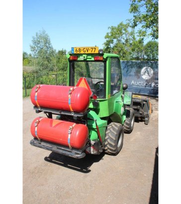 Avant M635 Diesel Articulated Loader 2010 with Attachment M635 2010 2 Wheel Loaders image 5
