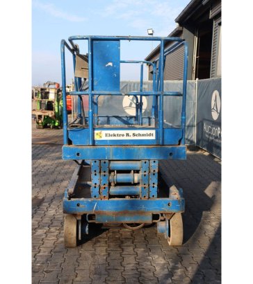 UpRight Electric Scissor Lift UpRight 2 Scissor Lifts image 5