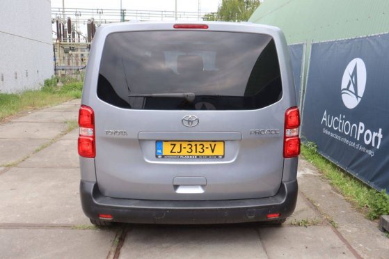 9-seater Toyota Proace Diesel 120hp 2019 Proace 2019 2 Closed vans image 20