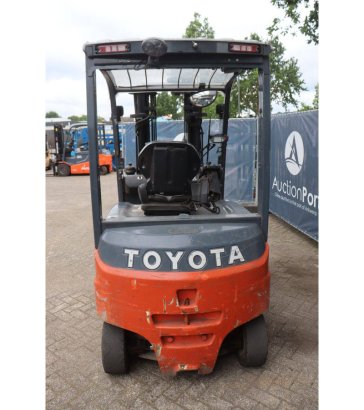 Toyota 8FBMKT25 Electric Forklift 2500kg 4.7m 2016 9998 2016 2 Forklift image 5