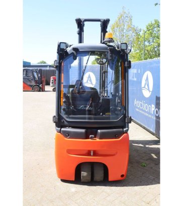 Linde E18 Electric Forklift 1800kg 4.25m E18 2 Forklift image 5