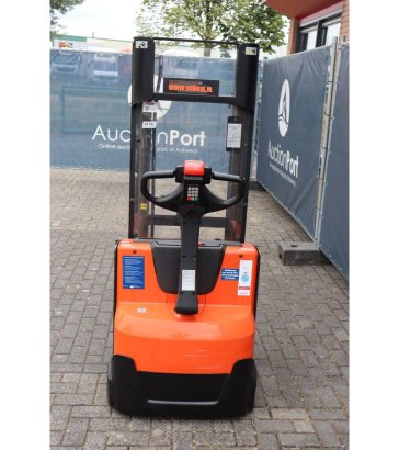Stacker BT SWE140L Electric 1400kg 2.6m 2015 BT SWE140L 2015 2 image 5