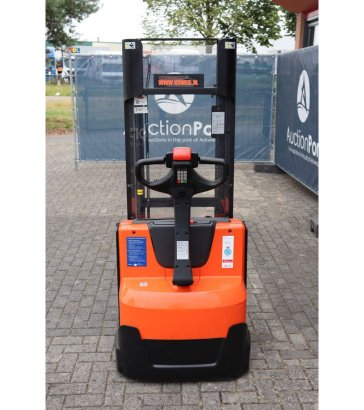 Stacker BT SWE140L Electric 1400kg 2.65m 2015 BT SWE140L 2015 2 image 5