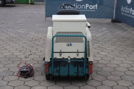 Tennant 6100 Electric Sweeper 2017 TENNANT 6100 2017 2 image 5