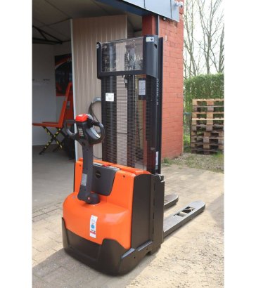 Stacker Toyo SWE120 Electric 1200kg 2.9m 2017 Toyo SWE120 2017 2 image 5
