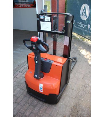 Toyota SWE200D Electric Stacker 2000kg 2.1m 2021 SWE200D 2021 2 image 5