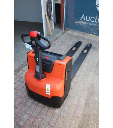 Toyota LWE200 Electric Pallet Truck 2000kg 2023 LWE200 2023 2 Pallet trucks image 5