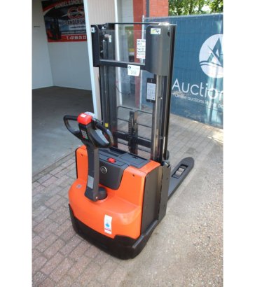 Stacker BT SWE140L Electric 1400kg 2.65m 2015 BT SWE140L 2015 2 image 5