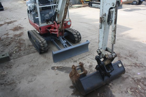 Mini excavator Takeuchi TB016 Diesel 2013 TB016 2013 2 image 5