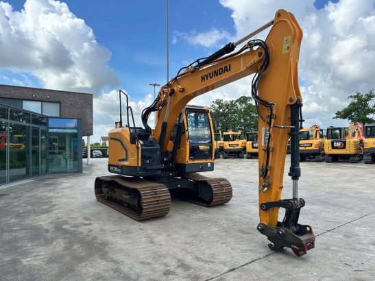 Hyundai HX130 LCR Diesel Crawler Excavator 2018 HX130 LCR 2018 2 Crawler Excavators image 5