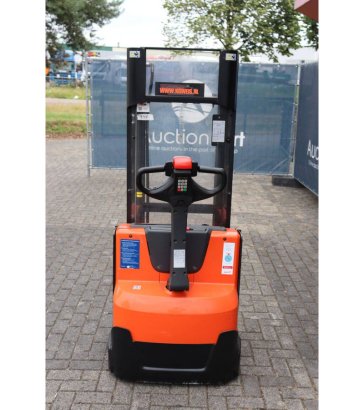 Stacker BT SWE140L Electric 1400kg 2.65m 2015 BT SWE140L 2015 2 image 5