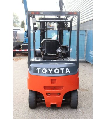 Toyota 8FBMT25 Electric Forklift 2500kg 5.5m 2013 8FBMT25 2013 2 Forklift image 5
