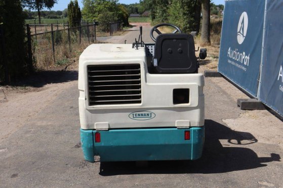 Sweeper Tennant 6400 Diesel 12kW 2002 TENNANT 6400 2002 2 image 5