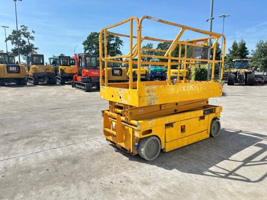 Scissor lift Haulotte Compact 8 Electric 2006 Haulotte Compact 8 2006 2 Scissor Lifts image 5