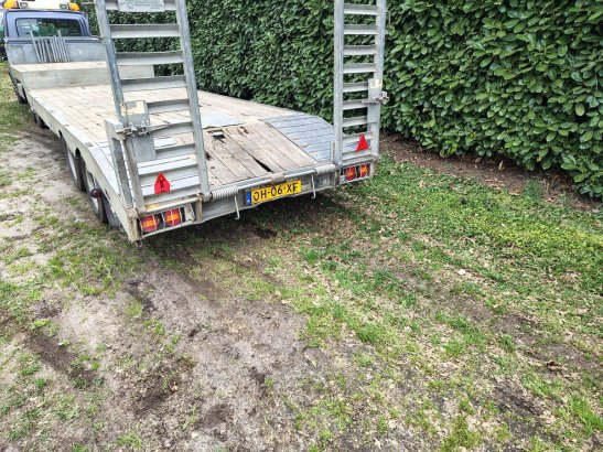 BE Combination Iveco Daily 3.0 Diesel 170hp 2005 with Semi-Low Loader VELDHUIZEN P33-7A 2005 2 Lowloader semi-trailers ima...