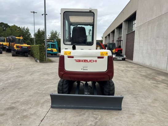 Midi excavator Takeuchi TB135 Diesel 2012 TB135 2012 2 Crawler Excavators image 5