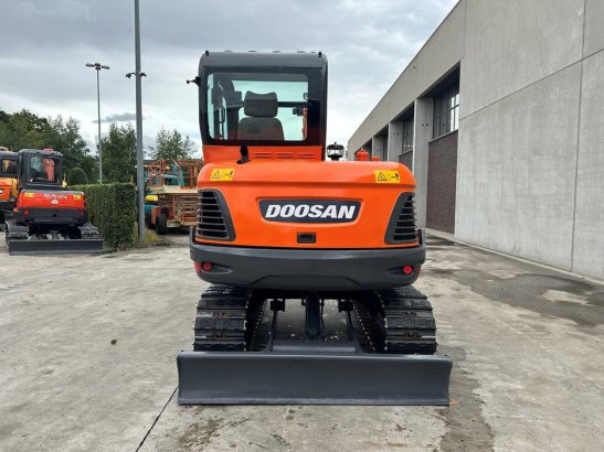 Doosan DX55-9C Diesel Midi Excavator 2018 Doosan DX55-9C 2018 2 image 5