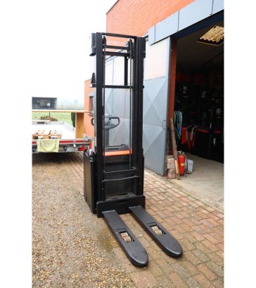 Toyota SWE200 Electric Stacker 2000kg 3.5m 2019 SWE200 2019 2 image 5