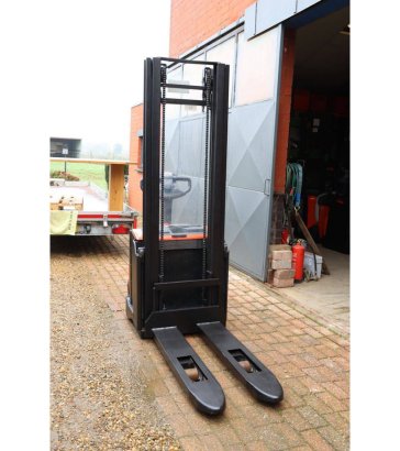 Toyota SWE140 Electric Stacker 1400kg 3.25m 2017 SWE140 2017 2 image 5
