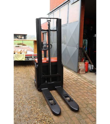 Stacker BT SWE120 Electric 1200kg 2.9m 2016 BT SWE120 2016 2 image 5